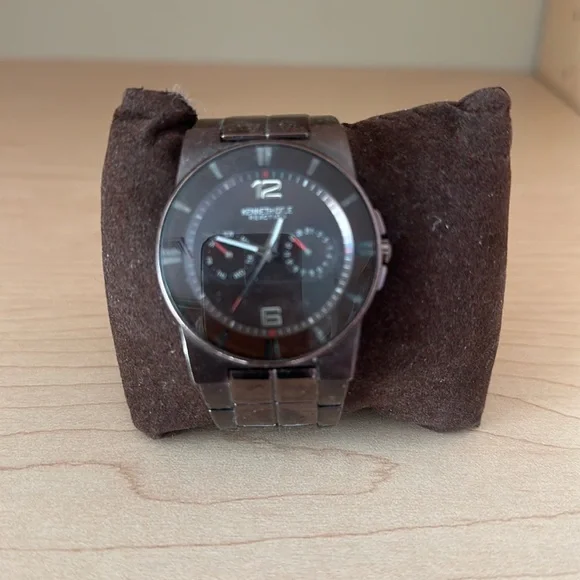 Kenneth Cole reaction unisex watch. - Picture 1 of 4